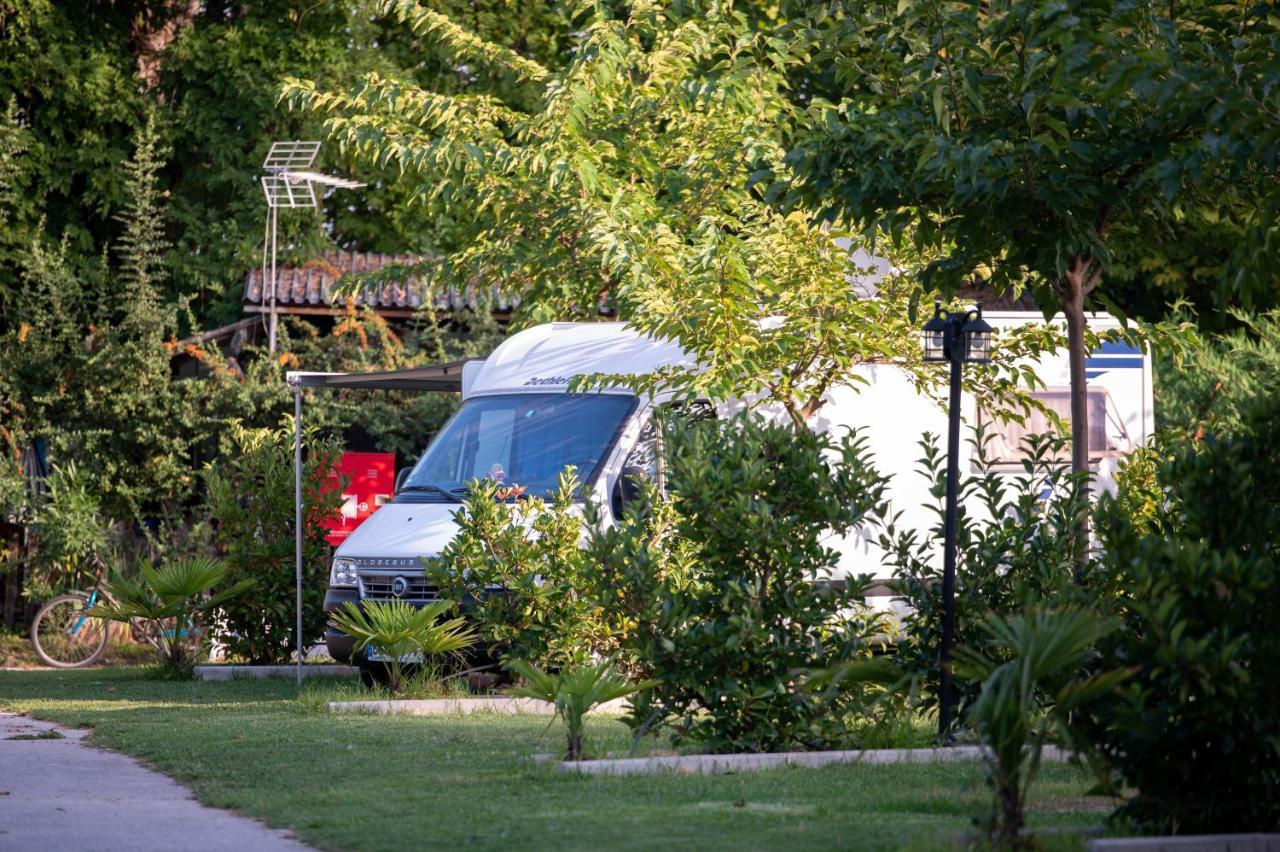 Отель Camping Stolos Limin Litochorou Экстерьер фото